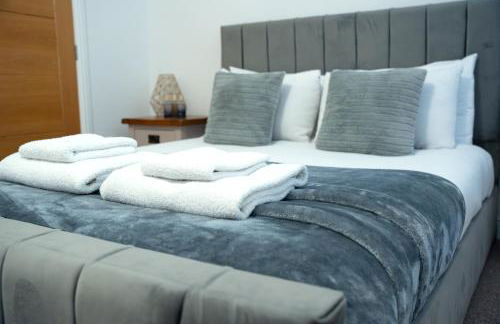 Modern Penthouse with Balcony - Near Beach & Town - Foto 25