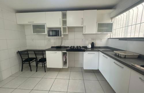 Próx a orla, 14 pessoas, ar condicionado e garagem - Foto 49