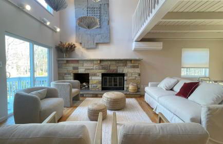 Poconos Modern Chalet I Hot Tub I Home Theater I Fenced Yard I Pet Friendly - Foto 9