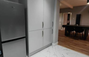 Bright 4BR Home, Outdoor Garden, Easy Parking - Foto 11