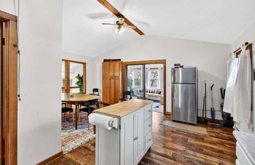 River Access Cabin with Hot Tub, Fire Pit, & WiFi! - Foto 12