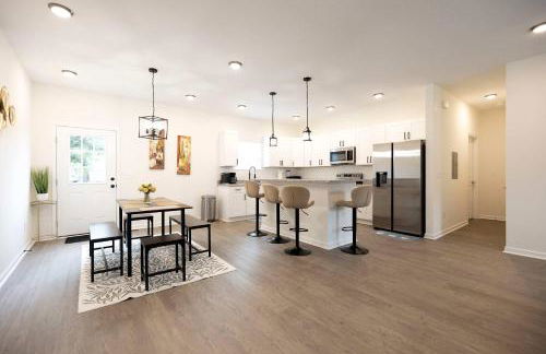 5 Min to Downtown - 12 to Elon - Deck - Wi-Fi - Foto 1