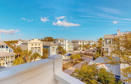 Charleston-style cottage w/ lovely decks, steps to the beach & pools - Foto 30