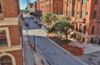 Historic Courthouse View- Chic Suite on Riverwalk - Foto 9
