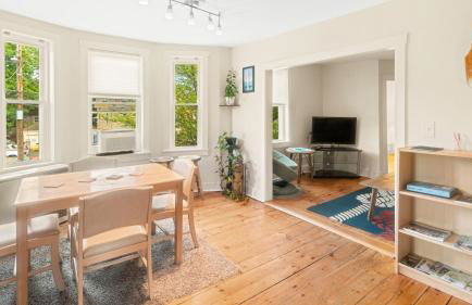 East end. Walk to food, beer and downtown fun. - Photo 4