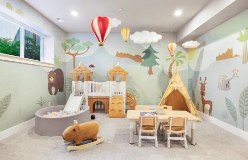 Modern Kirkland 4BR Family Oasis Kids Paradise - Photo 7