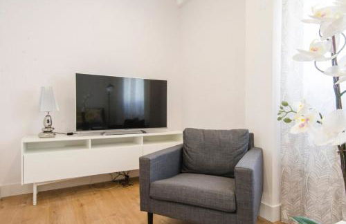 Bright Stylish 2BD 2BTH - CITY CENTRE - Photo 8