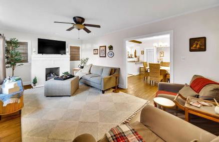 Romantic escape, hot tub, fireplace, massage room! - Foto 14