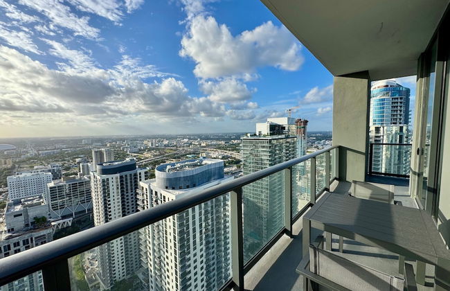 Sky-high Luxury in Downtown Miami - Photo 1