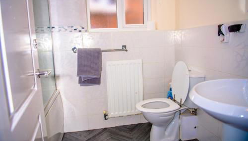 House - Sleeps 7 - Parking - 10Min Drive to Centre - Foto 5