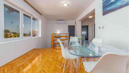 4 Bedroom Gorgeous Home In Lisicic - Foto 4