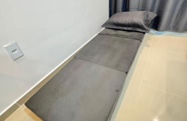 AP completo próx ao Shopping com piscina, garagem e ar - Foto 17