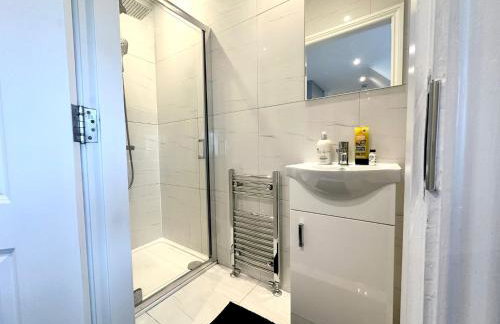 Stylish Modern, Private Apartment,15 Mins To Central London - Photo 19