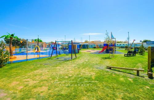 River Lodge Platinum Plus Holiday Home with River Views, Free Wifi & Netflix - Foto 32