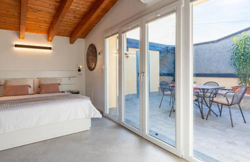 Loft Park & Rail free Parking - Photo 14