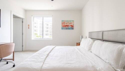 Waterside Retreat: Modern 2BR, Mins to Beach & Apt - Foto 3