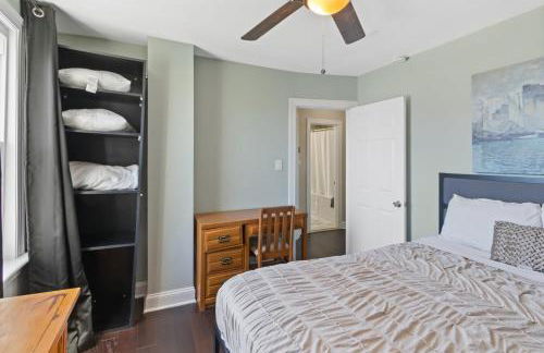 Dazzling Bungalow within 2 Blocks of Beach - Foto 24