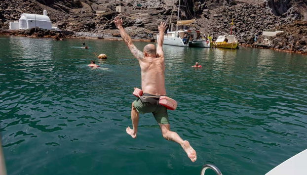 Paseo en catamarán por la Caldera de Santorini con comida - Foto 5