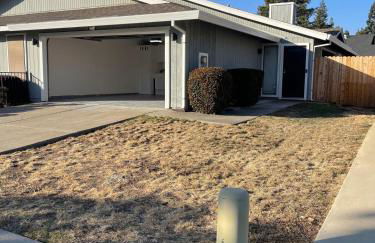 Quiet Community, Stylish Escape - Photo 25