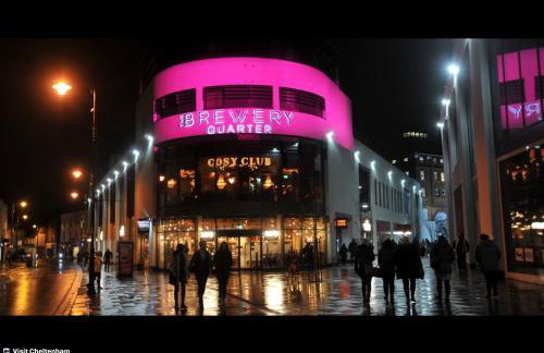 The Lily Pad - Boutique Townhouse, a short walk to Town Center and Racecourse - Photo 38