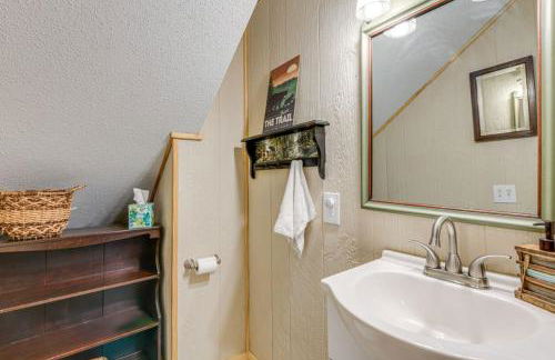 Mountain Getaway with Views and Fire Pit - Foto 23