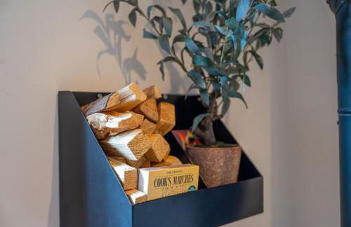 Apple Tree Cottage - Cosy 2 Bed with Deluxe HOT TUB & Log Burner - Photo 21