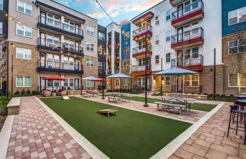 Cozy 1BR King Suite Close to Downtown w Fast Wifi - Photo 34