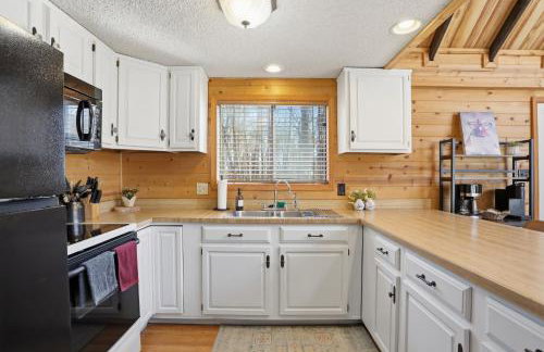 Dog-Friendly A-Frame with Hot Tub and Firepit - Foto 43