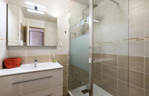 APPARTEMENT CENTRE VILLE PARKING COUVERT WIFI BALCON - Foto 14