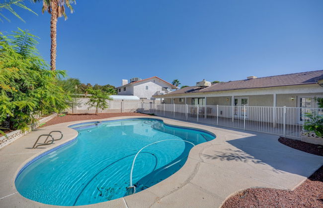 Luxurious 4BR House with Large Pool Near Strip - Foto 23