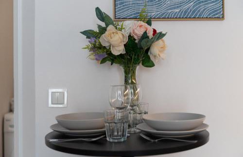 Praga Studio with Air-Con - 140m Metro, near PGE Narodowy Stadium - by Rentujemy - Foto 7