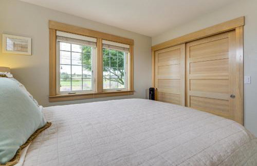 Steps to Beach: Home w/ Hot Tub in Oak Harbor! - Foto 13