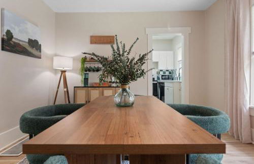 Beautiful 2 Bed 1 Bath home near College Hill - Photo 13