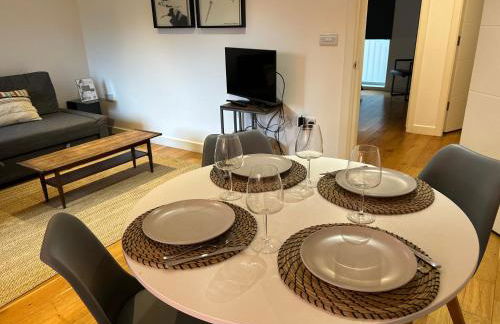 Modern 2BR East London Flat with Balcony near the tube - Foto 2