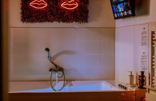 L'Écrin Rouge Escapade Romantique et Balnéo Privé - Foto 23