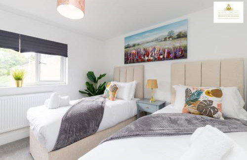 Contractors 3 Bed 2Bath House Free Off Street Parking for 2 Cars WiFi Stevenage Self Catering Sleeps 5 Guests By White Orchid Property Relocation - Foto 11