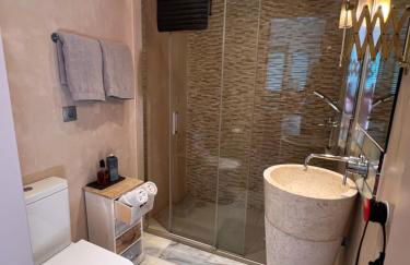 Estudio superior con vistas y pequeña terraza en Maro - Foto 6