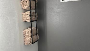 1BR Condo Near West 7th, Pool, Hot Tub, BBQ Sleeps 4 - Jacob's Neon Pearl - Foto 2