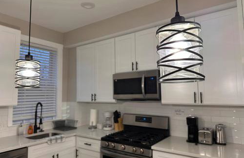 Modern Comfort in Historic East Baltimore Stylish 3BR Row Home - Photo 10