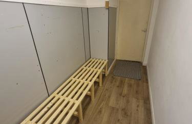 Neet Retreat - sleeps 7 next to beach - Foto 39