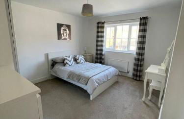 Four Bedroom House By Brookland Stays Serviced Accommodation Short Lets Leeds With Free WiFi - Foto 4