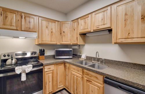 Shuttle to Winter Park Resort! Group Condo with Pool - Foto 9