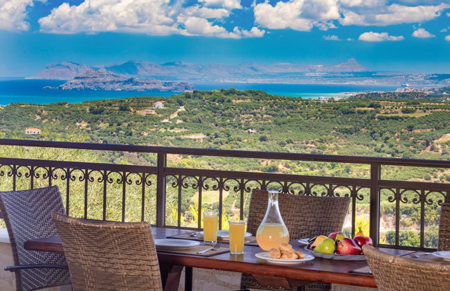 Villa in Tavronitis With Pool & Stunning Views - Photo 12