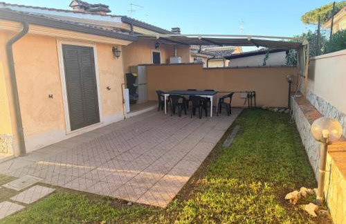 RESIDENZA AURORA - bright spacious House with Garden & outdoor Patio - Ardea - Tor San Lorenzo - Foto 15
