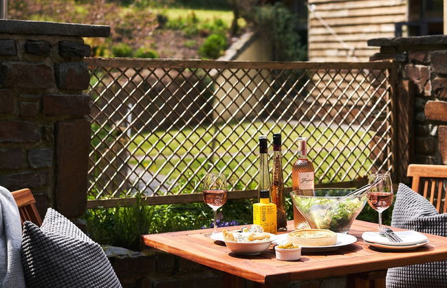 Swifts Return in Lower Ashton - Foto 10