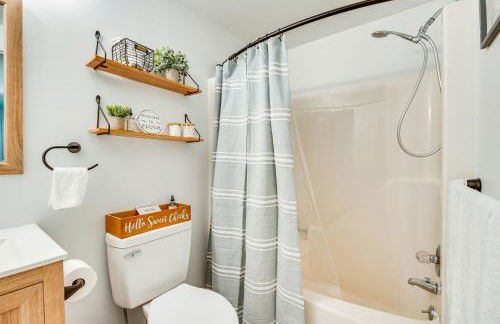 Deck and Community Perks Bright Pocono Lake Home! - Foto 15