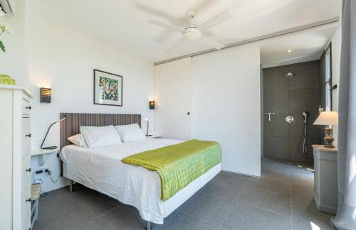 Can Ema, villa moderna con piscina frente al mar - Photo 22