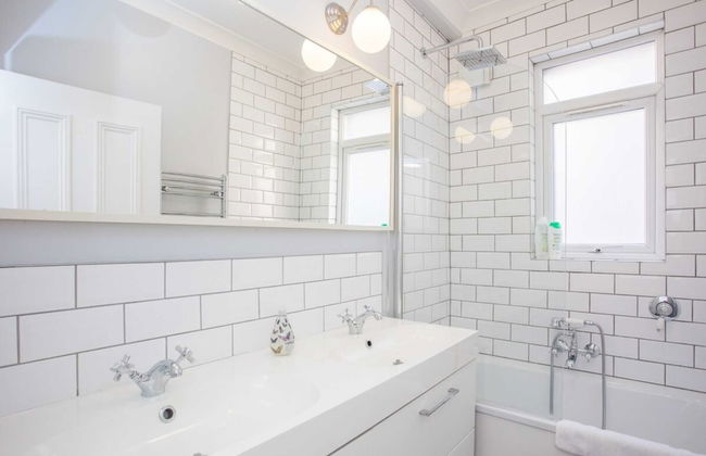 Stylish & Modern 3 Bed Flat in NW London With Garden - Foto 23