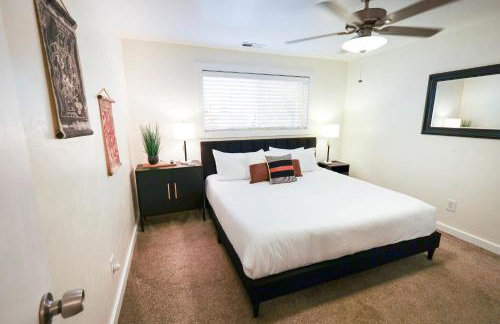 Game Night Downtown - BSU - Slots - Over 100 Games - Foto 48