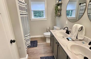 New 2023 Waterfront Home near Acadia with Hot Tub - Foto 21